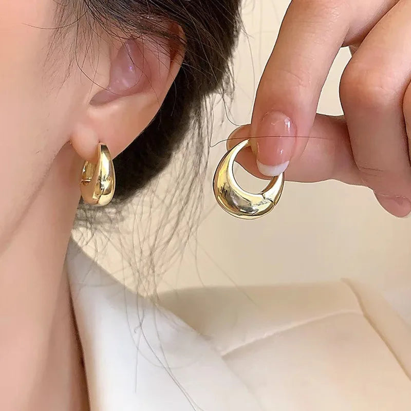 2 pendientes de aro clásicos de metal chapados en oro para mujer, joyería de moda, pendientes de botón de uso diario para niñas.