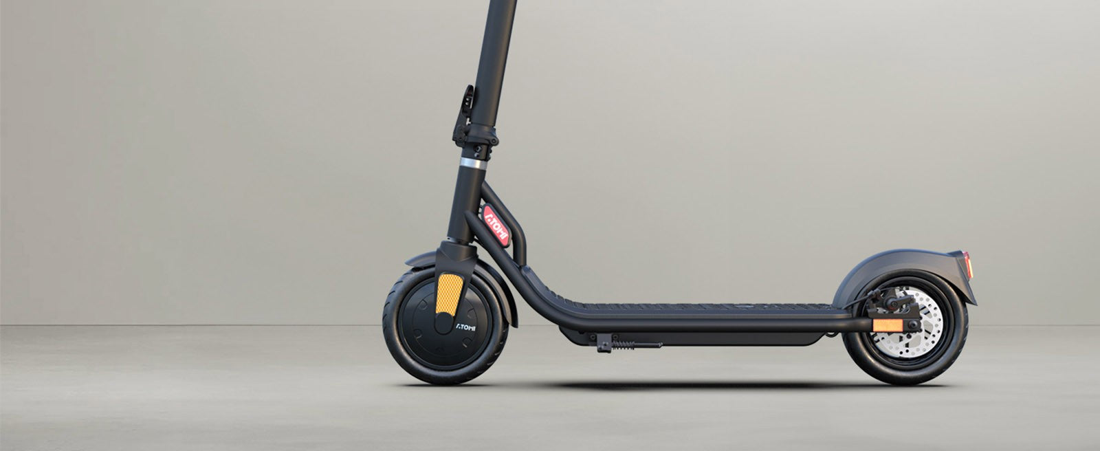 Patinete Eléctrico Atomi E20, neumático de aire de 8.5 pulgadas, motor de 250 W (potencia máxima de 500 W), batería de 36 V y 7.5 Ah, autonomía de 30 km, doble freno, 120 kg.