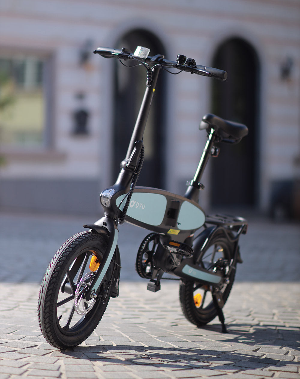DYU C2 Elektrofahrrad, 250-W-Motor, 48-V-7,5-Ah-Akku, 16 x 2,5-Zoll-Reifen, 25 km/h Höchstgeschwindigkeit, 40 km Reichweite, Doppelscheibenbremsen, LED-Display