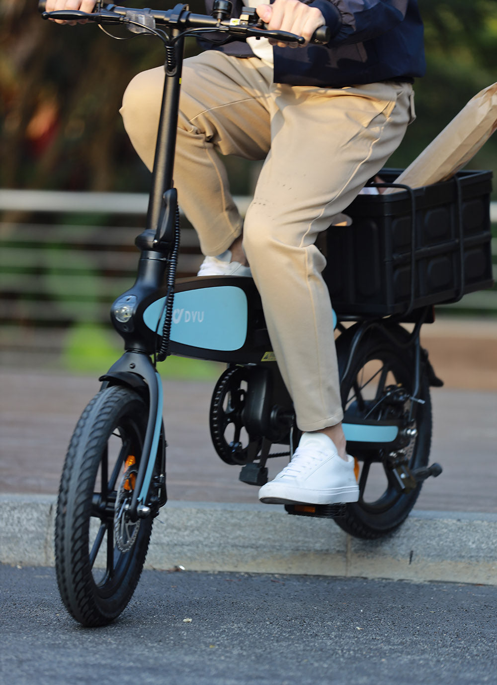 DYU C2 Elektrofahrrad, 250-W-Motor, 48-V-7,5-Ah-Akku, 16 x 2,5-Zoll-Reifen, 25 km/h Höchstgeschwindigkeit, 40 km Reichweite, Doppelscheibenbremsen, LED-Display