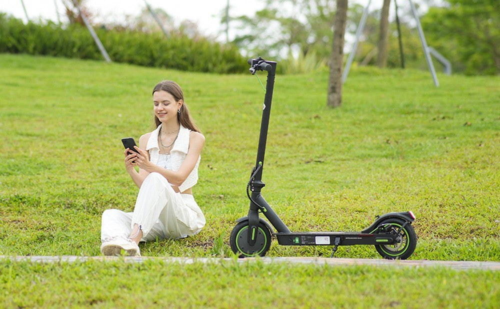 isinwheel S9 Pro Elektroroller, 350-W-Motor, 36-V-7,5-Ah-Akku, 8,5-Zoll-Luftreifen, 25 km/h Höchstgeschwindigkeit, 28 km Reichweite, App-Steuerung