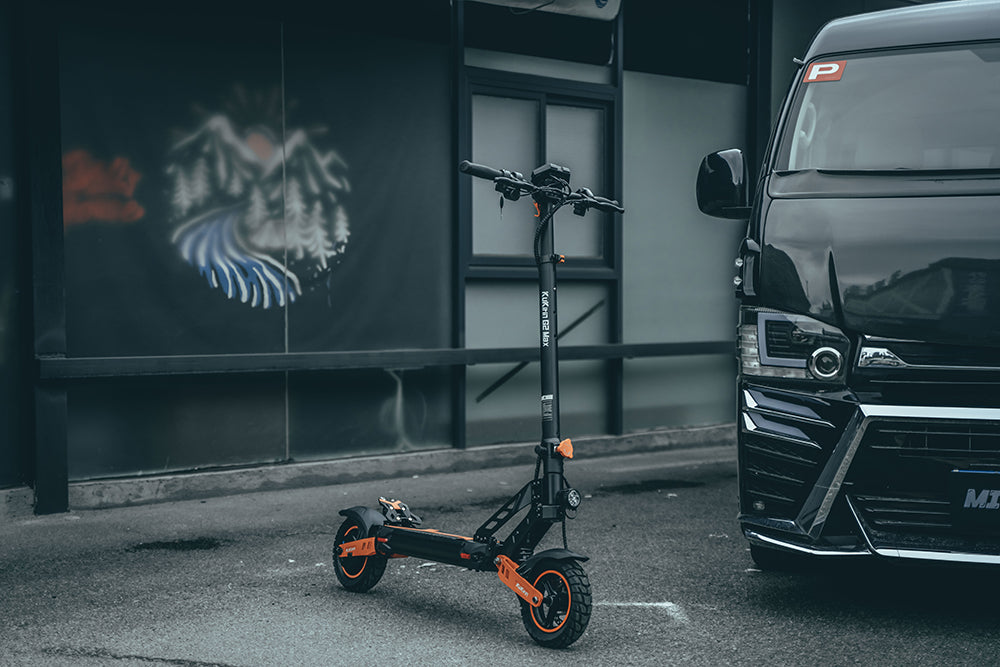 Patinete Eléctrico KuKirin G2 Max, neumáticos todoterreno de 10 pulgadas, motor de 1000 W, velocidad máxima de 55 km/h, batería de 48 V y 20 Ah, autonomía de 80 km, carga máxima de 120 kg, asiento desmontable y altura regulable.