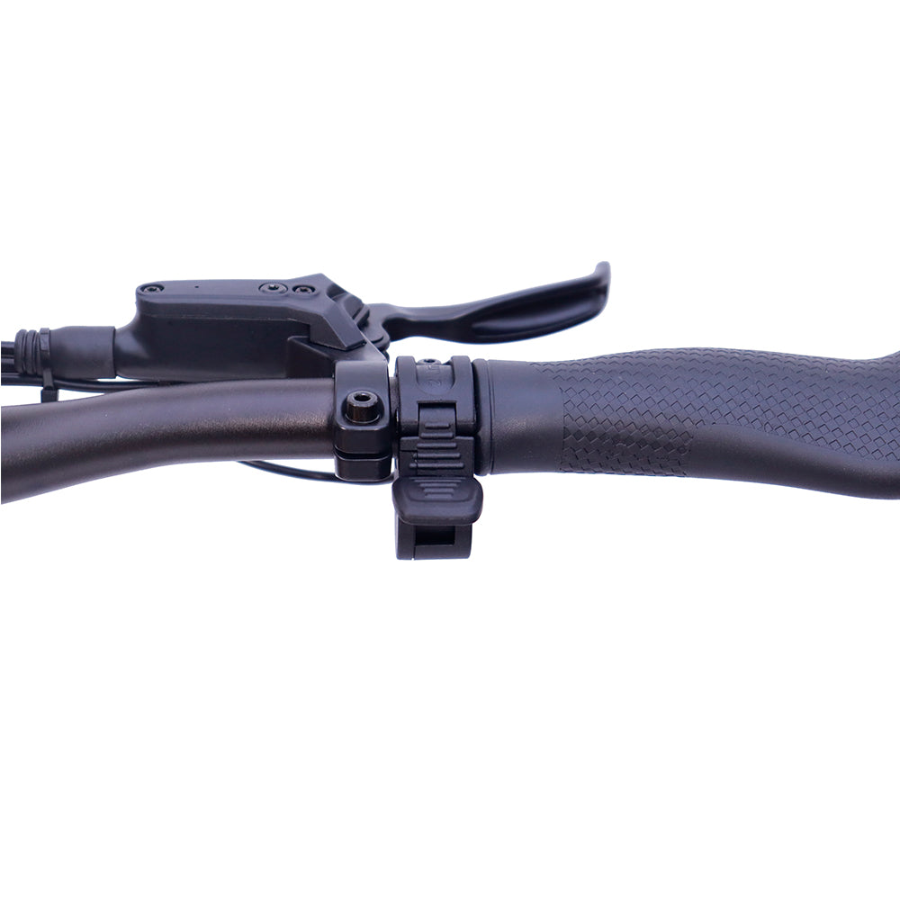 Patinete eléctrico todoterreno KuKirin G3 Pro 2024, versión con motor de 1200 W*2, neumáticos de 10 pulgadas, batería extraíble de 52 V y 23,2 Ah, autonomía de 80 km, velocidad máxima de 65 km/h, sistema de doble amortiguación hidráulica, resistencia al agua IP54 y doble freno hidráulico.
