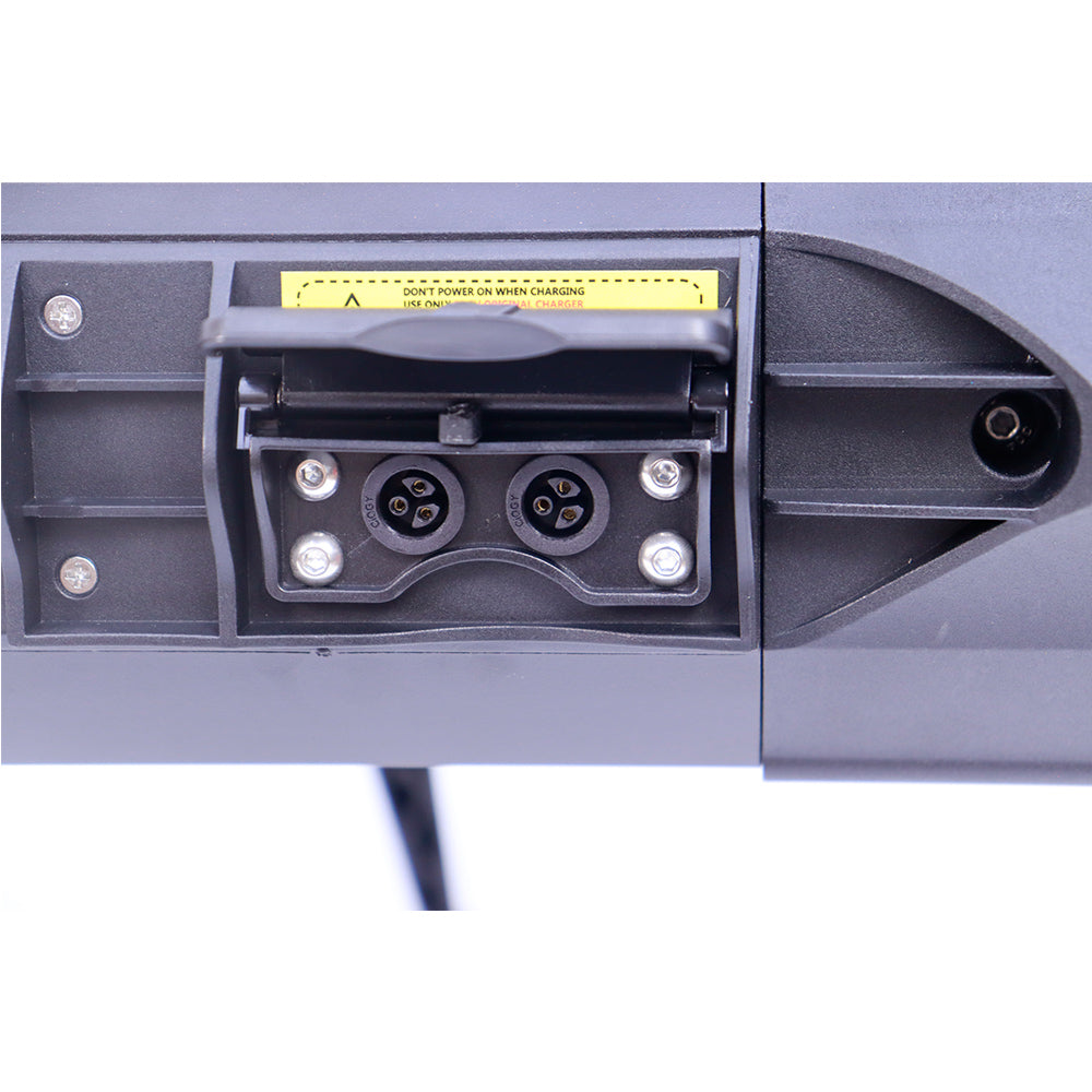 Patinete eléctrico todoterreno KuKirin G3 Pro 2024, versión con motor de 1200 W*2, neumáticos de 10 pulgadas, batería extraíble de 52 V y 23,2 Ah, autonomía de 80 km, velocidad máxima de 65 km/h, sistema de doble amortiguación hidráulica, resistencia al agua IP54 y doble freno hidráulico.
